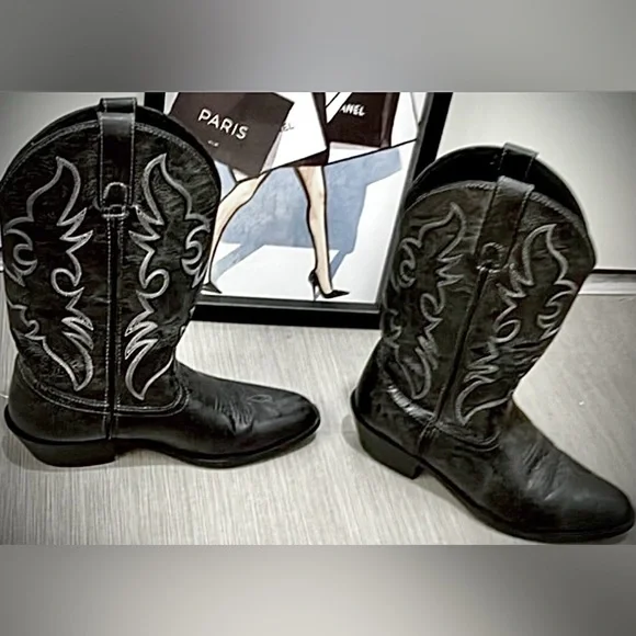 Dingo Faux Leather western cowboy boots in black color Size 9.5 D